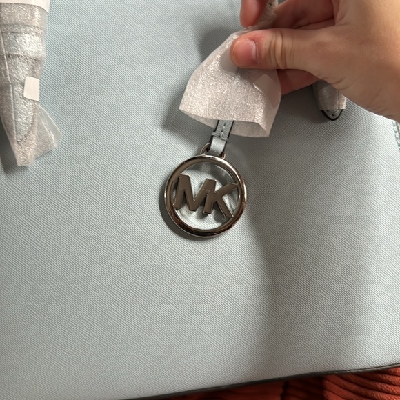 Michael Kors Charlotte LG Tote - Picture 3 of 4